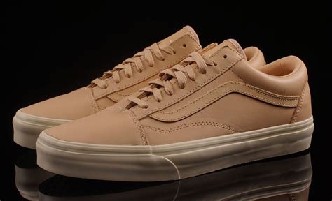 tan Vans old skool